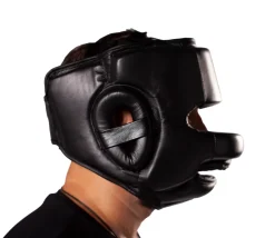 Kopfschutz mit Nasenbügel